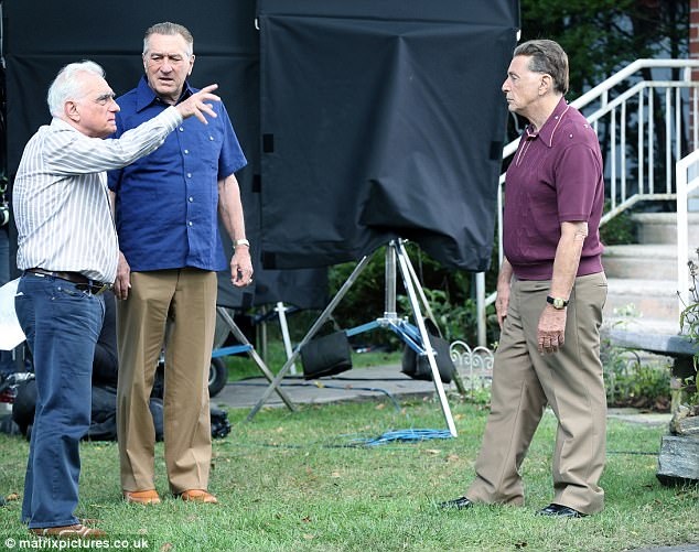 Các “lão tướng” U80 huyền thoại tái xuất với vai… “gangster” - 17 Đạo diễn Martin Scorsese chỉ đạo diễn xuất trên phim trường.