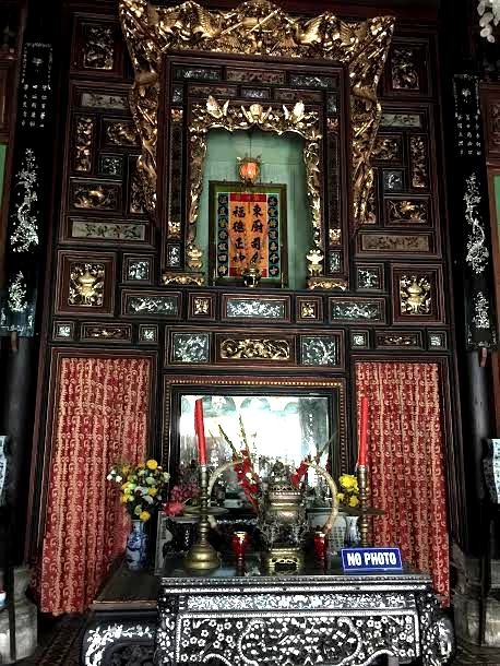 Về thăm ngôi nhà cổ đẹp nhất xứ Tây Đô - 4 Gian thờ đặt vị trí trang trọng nhất trong nhà