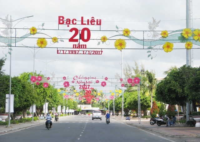 Ấn tượng hình gà “khủng” đón Tết Đinh Dậu - 6