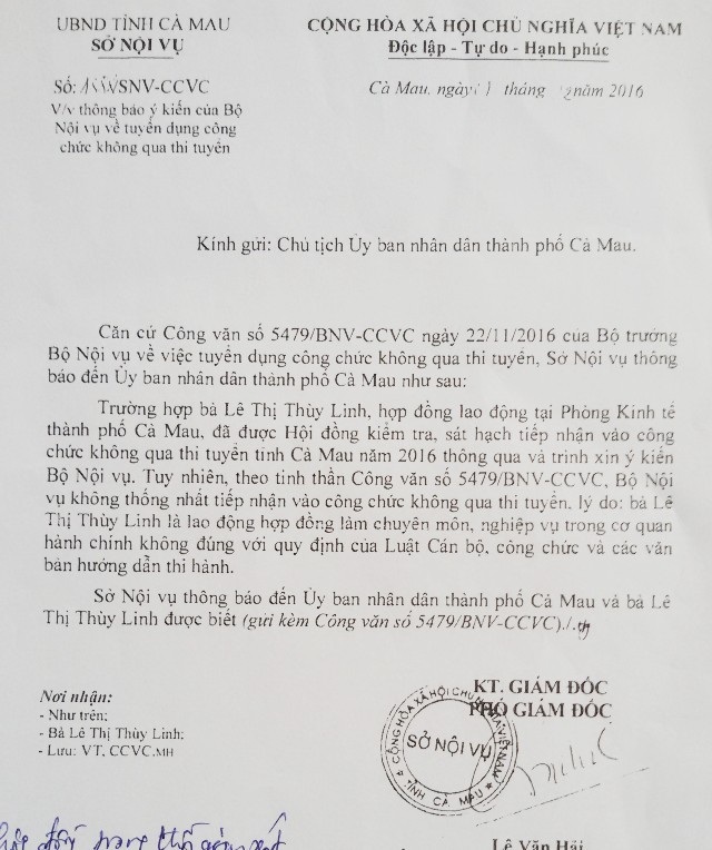 Cà Mau: Một nữ kỹ sư khẩn thiết kêu cứu vì cho rằng bị trù dập! - 6 Quyết định cho bà Linh nghỉ việc đề ngày 14/10/2016 (ảnh trên), nhưng đến ngày 1/12/2016 Sở Nội vụ tỉnh Cà Mau có công văn trả lời không tiếp nhận “đặc cách” đối với bà Linh (ảnh dưới). Tức là bà Linh bị chấm dứt hợp đồng ngay trong thời điểm chờ xét vào viên chức không qua thi tuyển.
