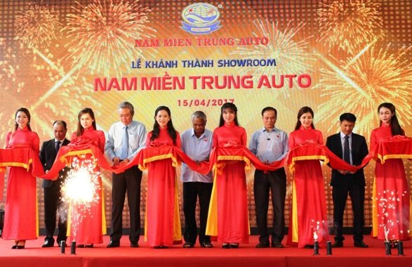 Khánh thành showroom Nam Miền Trung Auto - 1 Lễ cắt băng khánh thành Showroom