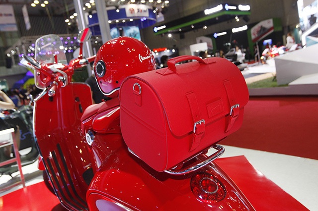 Vespa 946 Red có giá bán 405 triệu đồng - 7 Vespa 946 Red có giá bán 405 triệu đồng - 7