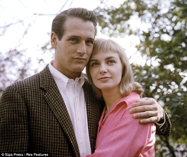 Đồng hồ của tài tử điện ảnh xác lập kỷ lục thế giới về giá - 6 Paul Newman bên người vợ thứ hai - nữ diễn viên Joanne Woodward - hồi năm 1968. Chính trong năm này, Joanne tặng chồng chiếc đồng hồ.