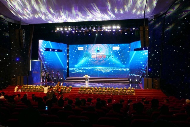Nhóm đạt giải Ba Nhân tài Đất Việt 2017: "Đã có cơ hội hợp tác ngay sau khi nhận giải" - 4 Toàn cảnh đêm trao giải thưởng Nhân tài Đất Việt 2017 diễn ra vào tối 16/11