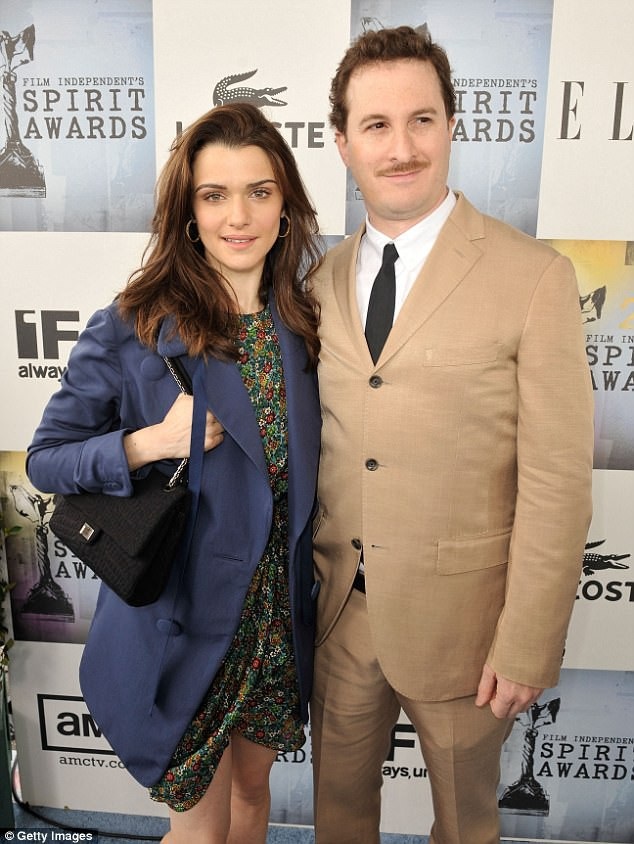 Jennifer Lawrence chia tay bạn trai hơn 21 tuổi - 6
Đạo diễn tài năng Darren từng hẹn hò 9 năm và có con với nữ diễn viên Rachel Weisz, 47 tuổi