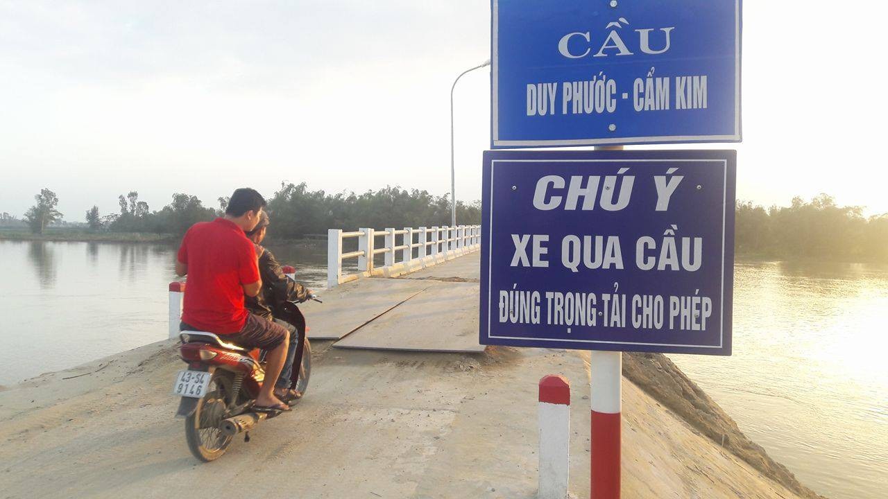Cầu đường chục tỷ vừa khánh thành, chỉ một cơn lũ đã tan hoang - Ảnh 6. Cầu đường chục tỷ vừa khánh thành, chỉ một cơn lũ đã tan hoang - Ảnh 6.