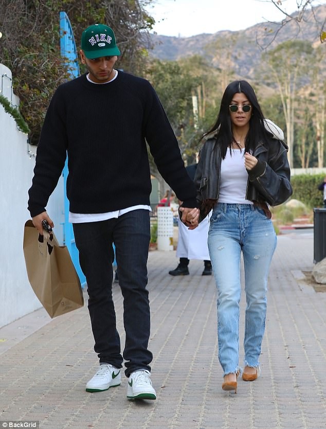 
Kourtney Kardashian và Scott Disick hiện nay đều đã có người yêu mới. Bạn gái mới của Scott Disick là Sofia Richie, con gái danh ca Lionel Richie
