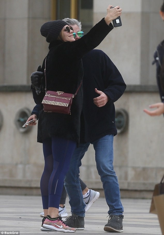 
Katharine McPhee đang say đắm trong tình yêu với nhà sản xuất âm nhạc U70 từng kết hôn 4 lần
