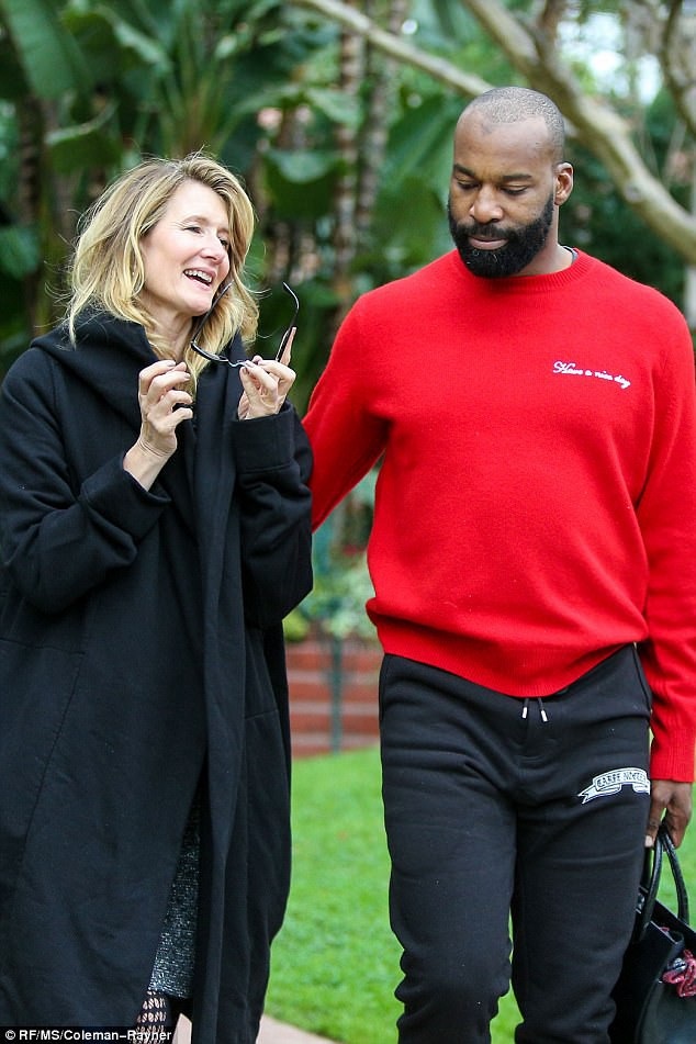 Diễn viên U50 hôn say đắm bạn trai kém 12 tuổi - 7
Baron Davis, 38 tuổi cũng mới ly dị vợ được ít tháng