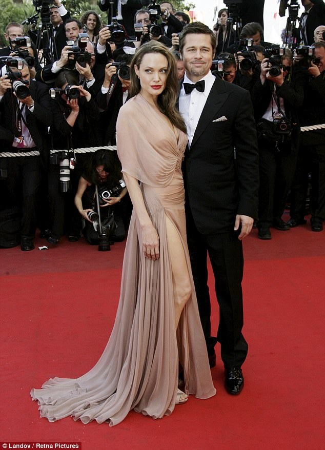 Brad Pitt trong những bức ảnh đầu tiên sau ly hôn - 4 Thuở còn gắn bó...