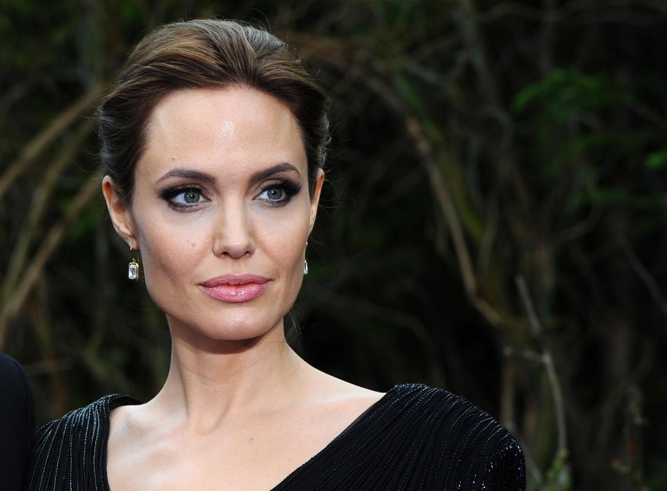 Angelina Jolie khẳng định không thích đời độc thân | Báo Dân trí