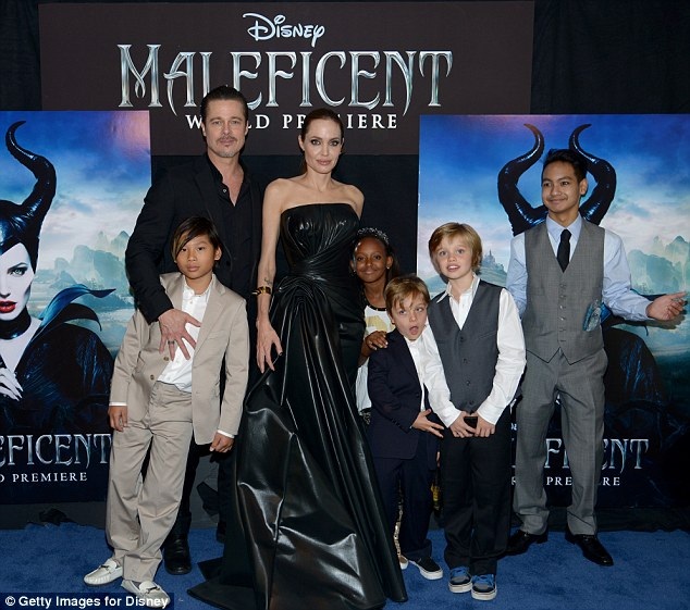 Gia đình Jolie-Pitt cùng xuất hiện tại lễ công chiếu phim “Maleficent” (Tiên hắc ám - 2014).