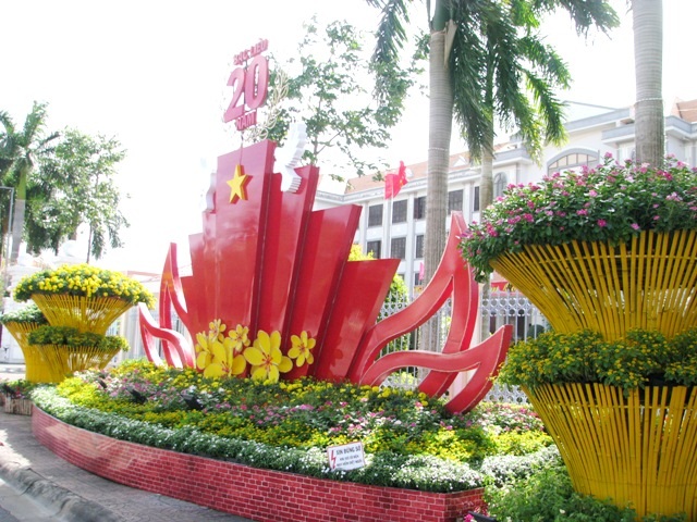 Ấn tượng hình gà “khủng” đón Tết Đinh Dậu - 7