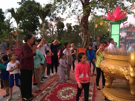 Dòng người nô nức đổ về Thiền viện Trúc Lâm Phương Nam - 7 Dòng người nô nức đổ về Thiền viện Trúc Lâm Phương Nam - 7