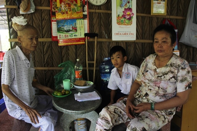 Thương bé lớp 7 chăm cả cha và mẹ đều mắc bệnh ung thư - 7 Hai vợ chồng giờ chỉ trông chờ đứa con học lớp 7 chăm sóc