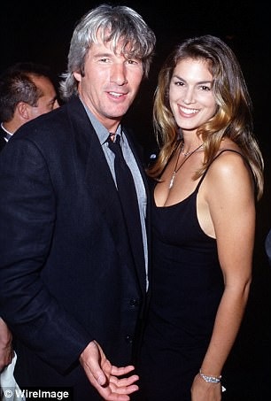 Richard Gere đẹp đôi bên bạn gái kém 34 tuổi - 7
Richard Gere từng kết hôn với siêu mẫu Cindy Crawford từ năm 1991 - 1995