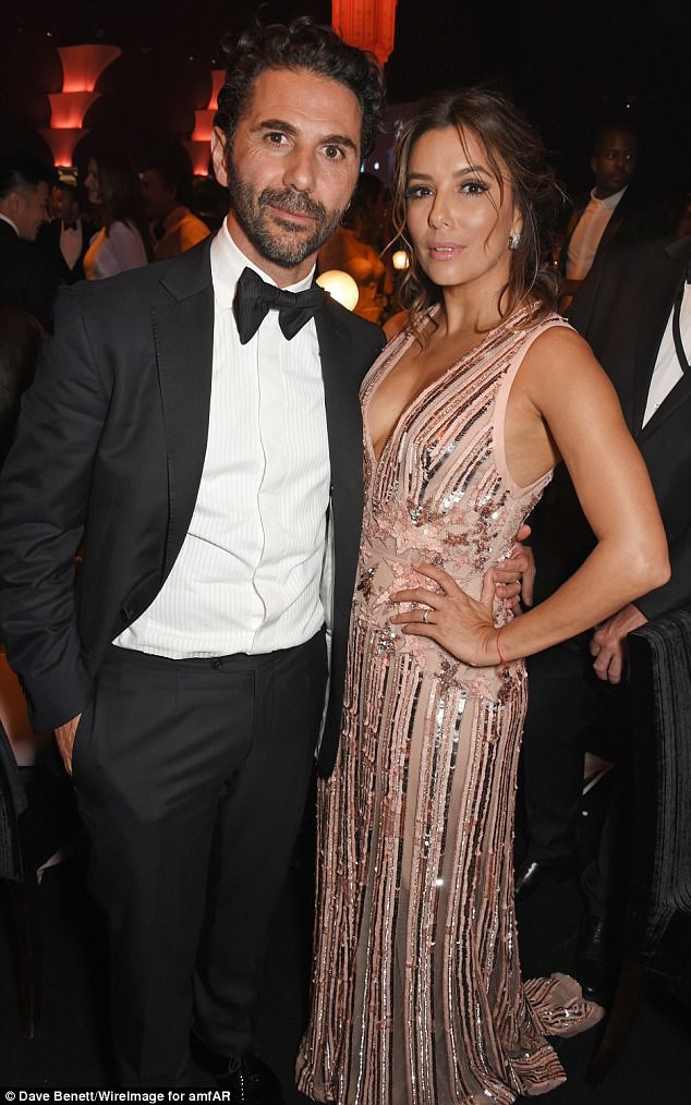 Eva Longoria mang bầu 4 tháng - 7
Eva Longoria chia sẻ, nhiều lúc cô cảm giác cô và José Pepe Baston kết hôn đã rất lâu rồi và hai người hiểu tất cả suy nghĩ của nhau.