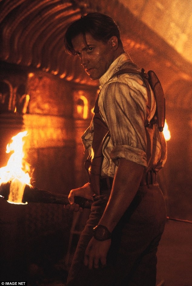 Không thể nhận ra sao phim Xác ướp Ai Cập ngày nào - 7
Năm 2013, báo chí nhắc nhiều tới Brendan Fraser sau khi anh bị vợ cũ tố cáo che giấu tài sản để giảm trừ số tiền phải nộp để nuôi 3 đứa con.