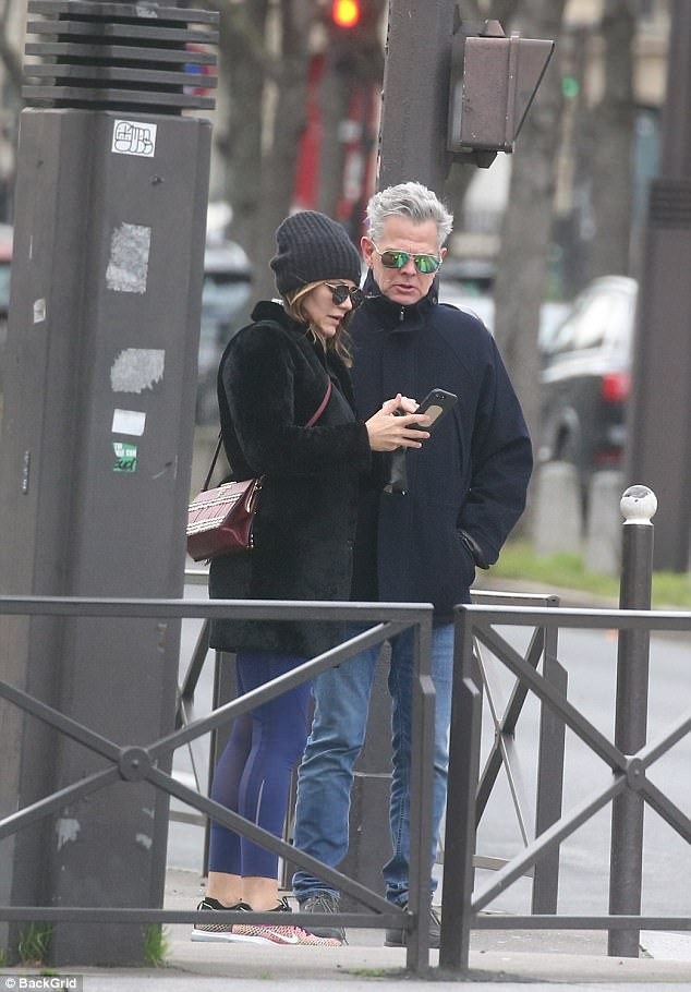 
David Foster đã 4 lần kết hôn, có 5 đứa con và 7 đứa cháu đầy đủ nội - ngoại. Ông hiện còn là ông chủ hãng đĩa Verve và sở hữu khối tài sản ước chừng 40 triệu USD.
