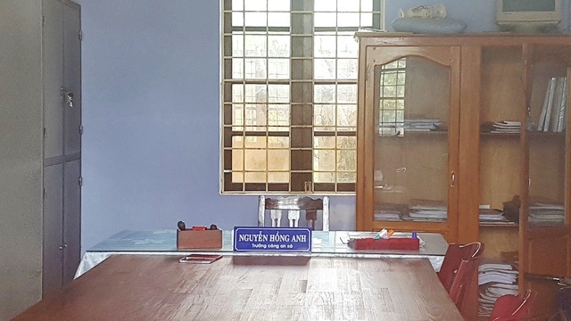 Cách chức Trưởng Công an xã vung gậy, dân vỡ mũi, gãy răng! - 1 
Ông Nguyễn Hồng Anh, Trưởng Công an xã Vinh Thanh đã bị cách chức sau khi báo Dân trí vào cuộc.
