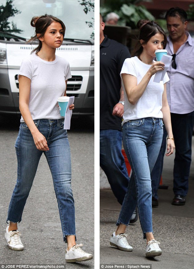 Ngỡ ngàng về một tình bạn tuyệt vời trong showbiz - 6 Xuất hiện trên phim trường ở New York, Selena Gomez xinh tươi trong diện mạo giản dị.