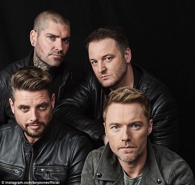 Ronan Keating tái hợp cùng Boyzone nhân dịp 25 năm thành lập - 2 Hiện tại, Boyzone có 4 thành viên.