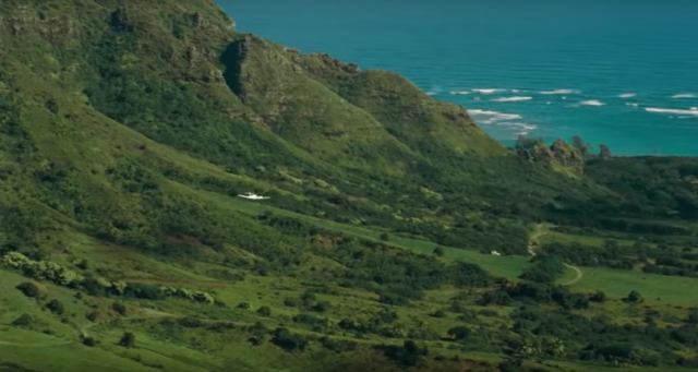 Ngọn núi nổi tiếng nhất trong lịch sử điện ảnh - 9 Aloha (2015)
