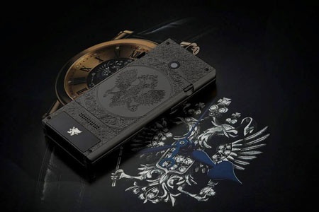 Chính bởi sự phức tạp và độ chi tiết của nó, Mobiado sẽ chỉ chế tác đúng 99 mẫu điện thoại Great Empires Russia – Black.