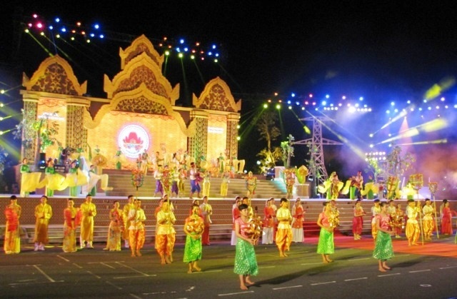 Ngày hội văn hóa Khmer Nam Bộ năm 2017 sẽ diễn ra vào tháng 11 - 1 Ngày hội văn hóa, thể thao và du lịch đồng bào Khmer Nam Bộ lần VI - năm 2014 đã diễn ra tại tỉnh Hậu Giang.