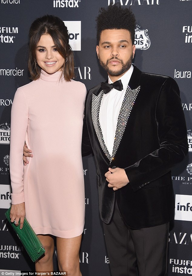 Ngỡ ngàng về một tình bạn tuyệt vời trong showbiz - 14 Hiện tại, Selena Gomez và bạn trai - nam ca sĩ The Weeknd - được cho là đã chuyển về sống chung ở thành phố New York (Mỹ) sau khi cô trải qua ca đại phẫu.