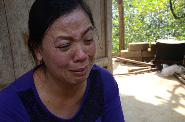 Túng tiền, mẹ bất lực cho con uống thuốc ngủ để... giảm đau - 8 Người phụ nữ này đã rơi quá nhiều nước mắt vì con..!