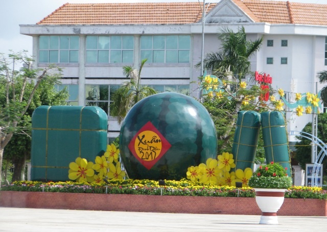 Ấn tượng hình gà “khủng” đón Tết Đinh Dậu - 16