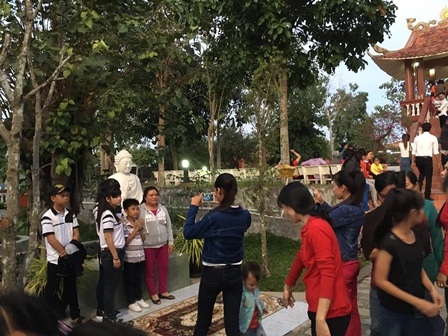Dòng người nô nức đổ về Thiền viện Trúc Lâm Phương Nam - 9 Dòng người nô nức đổ về Thiền viện Trúc Lâm Phương Nam - 9