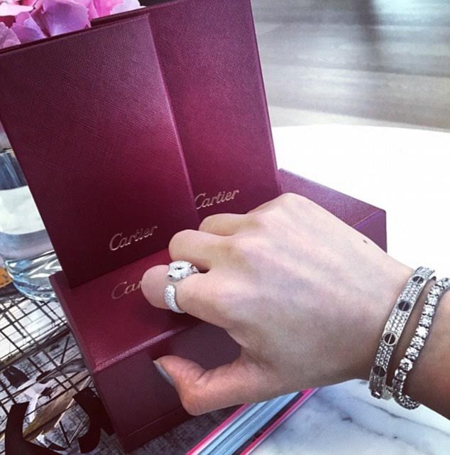 Cuộc sống “vạn người mơ” của các tiểu thư con nhà giàu Trung Quốc - 9 Cuộc sống “vạn người mơ” của các tiểu thư con nhà giàu Trung Quốc - 9