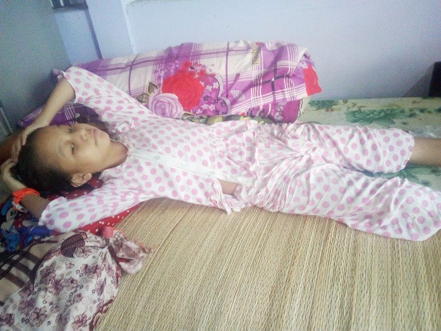 Sức khỏe yếu, thế giới của em Tuyền chỉ là trong nhà, trên giường và bệnh viện.