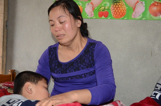 Túng tiền, mẹ bất lực cho con uống thuốc ngủ để... giảm đau - 10 Tú phải được đến viện điều trị kịp thời, nếu không bé sẽ rất đau đớn và nguy hiểm đến tính mạng