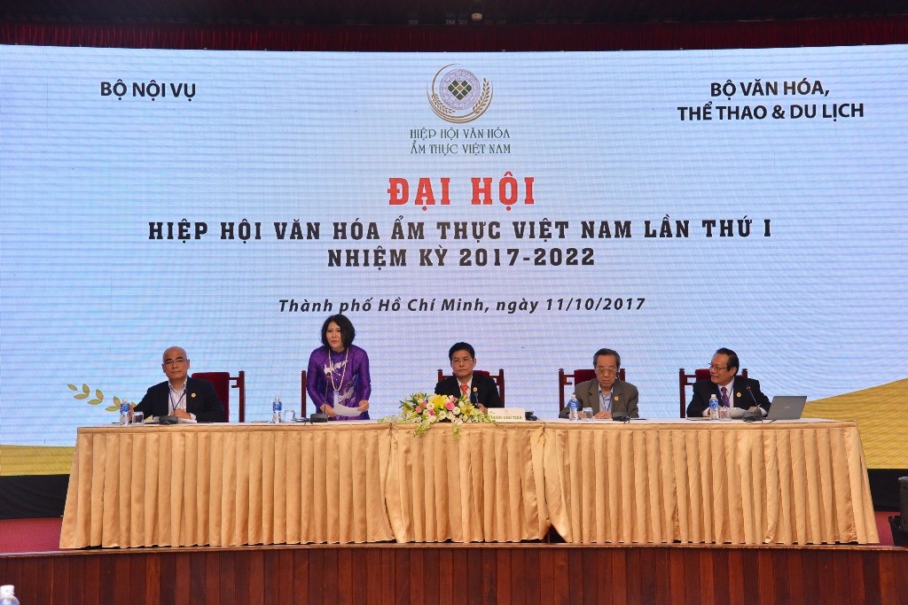 Tại Đại hội lần thứ nhất, 162 đại biểu cũng đã thống nhất bầu ra 33 thành viên Ban chấp Hiệp hội; 11 thành viên trong Ban Thường vụ và 4 Phó Chủ tịch Tại Đại hội lần thứ nhất, 162 đại biểu cũng đã thống nhất bầu ra 33 thành viên Ban chấp Hiệp hội; 11 thành viên trong Ban Thường vụ và 4 Phó Chủ tịch