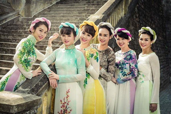Á hậu Tô Hương Lan- nhan sắc ngày ấy bây giờ - 9 Á hậu Tô Hương Lan và nhiều người đẹp nổi tiếng một thời như Hoàng Xuân, Bảo Ngọc, Thu Trang... sẽ tái xuất trong chương trình thời trang Nhân ngày giỗ tổ ngành may.