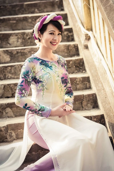 Á hậu Tô Hương Lan- nhan sắc ngày ấy bây giờ - 4 Vẻ đẹp mặn mà của Tô Hương Lan thời điểm hiện tại. Cựu Á hậu xinh đẹp sẽ tham gia trình diễn trong Để có một ngày của NTK Anh Thư và NTK Tiến Lợi.