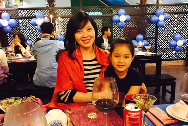 Á hậu Tô Hương Lan- nhan sắc ngày ấy bây giờ - 3 Á hậu Tô Hương Lan và con gái trong dịp Giáng sinh 2014.