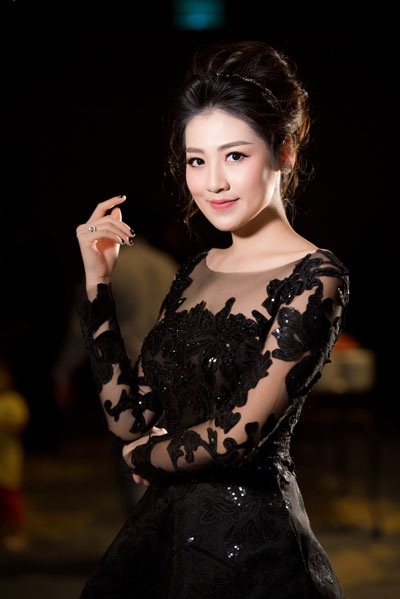 Á hậu Tú Anh quyến rũ trong thiết kế đẹp lộng lẫy - 3