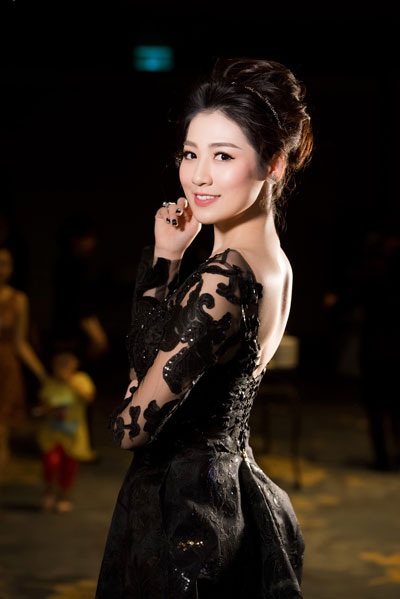 Á hậu Tú Anh quyến rũ trong thiết kế đẹp lộng lẫy - 5