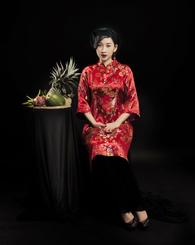 Á hậu Xuân Quỳnh khoe nét đẹp Á Đông trong tà áo dài xuân - 4 Á hậu Xuân Quỳnh khoe nét đẹp Á Đông trong tà áo dài xuân - 4