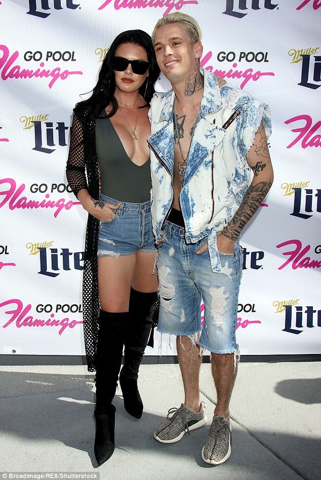 Aaron Carter chia tay bạn gái - 1
Aaron Carter đã chia tay bạn gái Madison Parker cách đây ít ngày, trang ET đưa tin