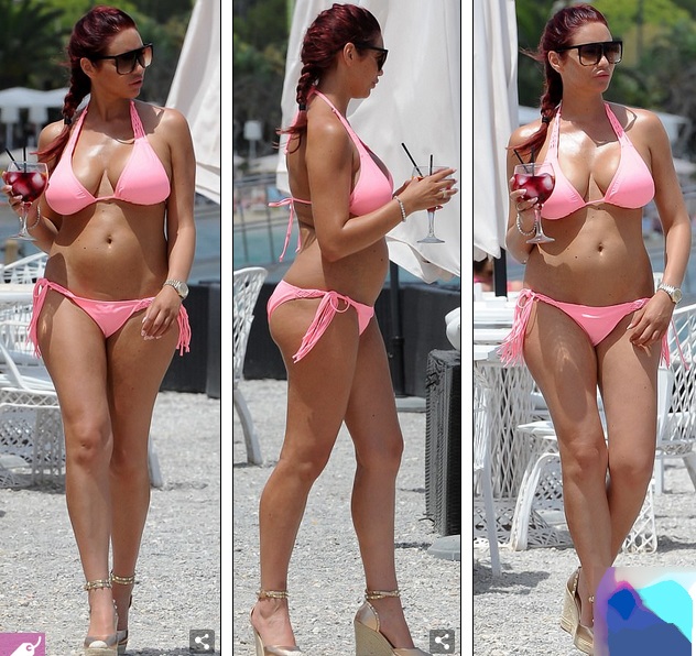 Amy Childs tự tin diện áo tắm sau 2 tháng sinh nở - 2
Bà mẹ 27 tuổi tự tin diện áo tắm khoe dáng thon gọn