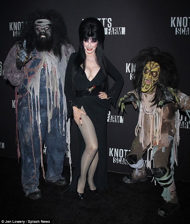 Sao teen phim Modern Family tình tứ bạn trai trong sự kiện - 8
Cassandra Peterson