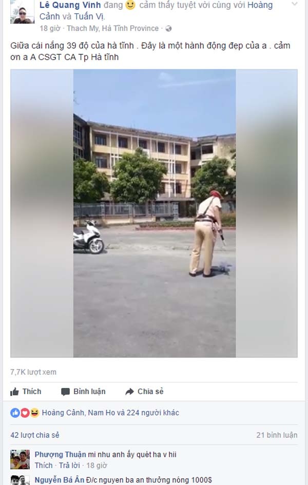 Cộng đồng mạng khen ngợi "chiến sĩ quét đinh" giữa trời nắng nóng - 1 
Nhiều chia sẻ, khen ngợi của cộng đồng mạng dành cho người CSGT trong clip (Ảnh chụp từ Facebook)