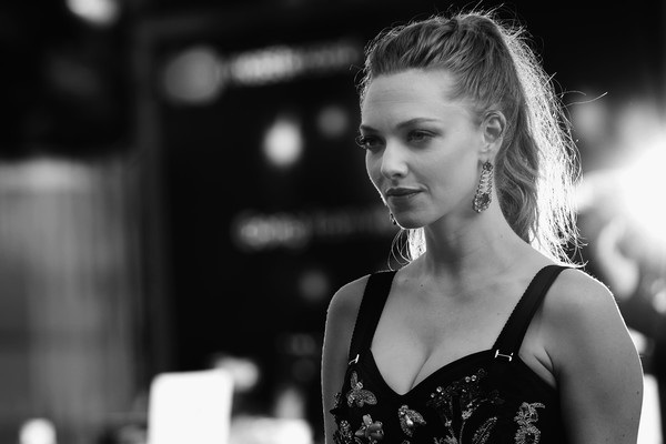 Amanda Seyfried gây kinh ngạc với dáng thon sau 5 tháng sinh nở - 2
Nữ diễn viên phim Giai điệu tình yêu gây bất ngờ với hình ảnh hoàn hảo trên thảm đỏ
