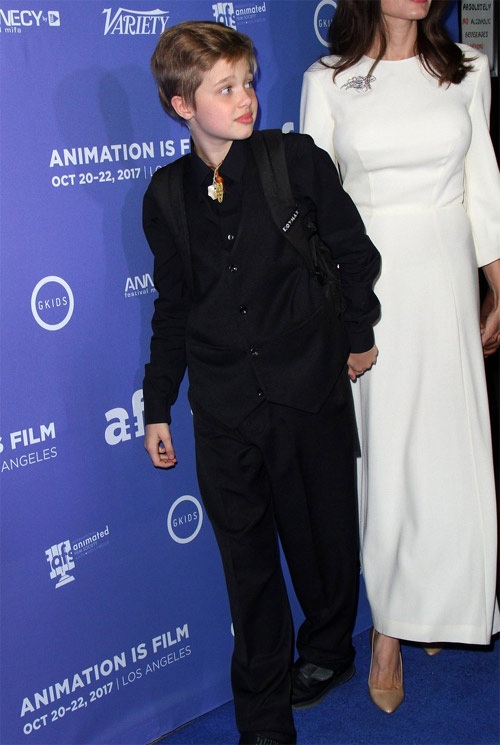 Angelina Jolie đưa con gái đi xem phim - 7
Cô bé càng lớn càng cá tính và sở hữu nhiều nét đẹp từ bố