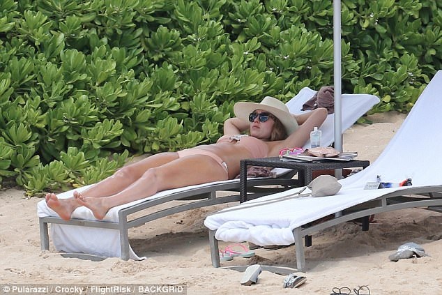 Jessica Alba mang bầu lần 3 - 3
Sao phim Bộ tứ siêu đẳng đã có 2 con gái xinh đẹp